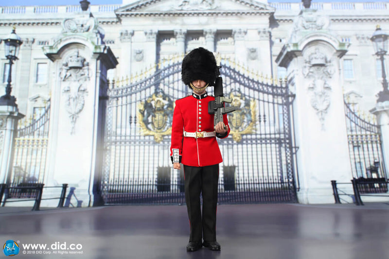 Load image into Gallery viewer, Buckingham Palace - The Guards Version A - MINT IN BOX (READ DESC)
