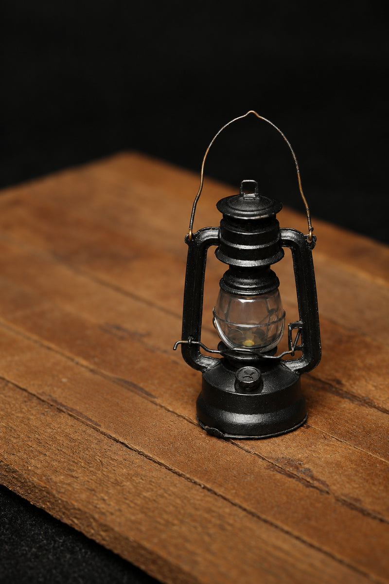 Load image into Gallery viewer, WWI - War Desk - Metal Light Up Kerosene Lamp
