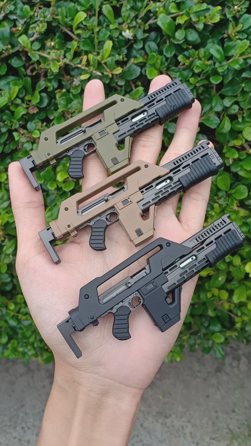 Load and play video in Gallery viewer, OD Green M41A Pulse Rifle Ver. 1 w/Round Counter &amp; Extra Magazine LE
