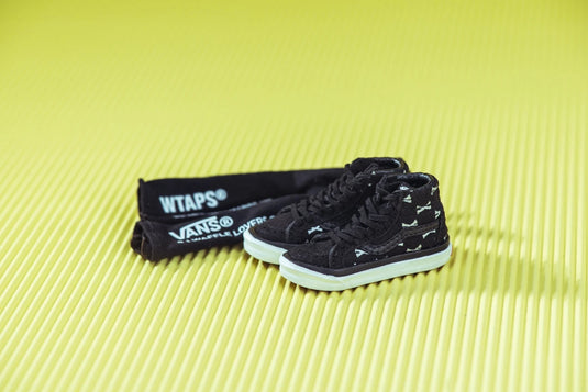 Black VANS High Top Sk8 Shoes (Foot Type) w/Socks & Extra Laces