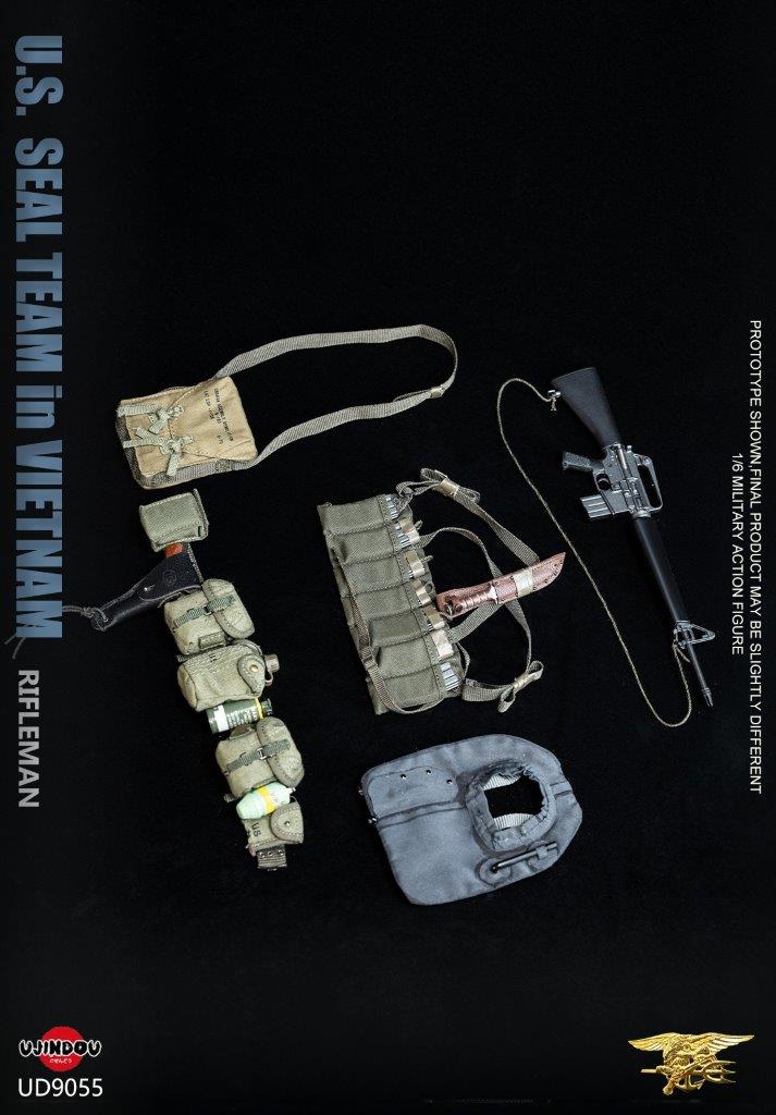 Load image into Gallery viewer, Vietnam - US SEAL Rifleman - M16 Rifle w/Bandoleer, Knife, &amp; Pouch Set

