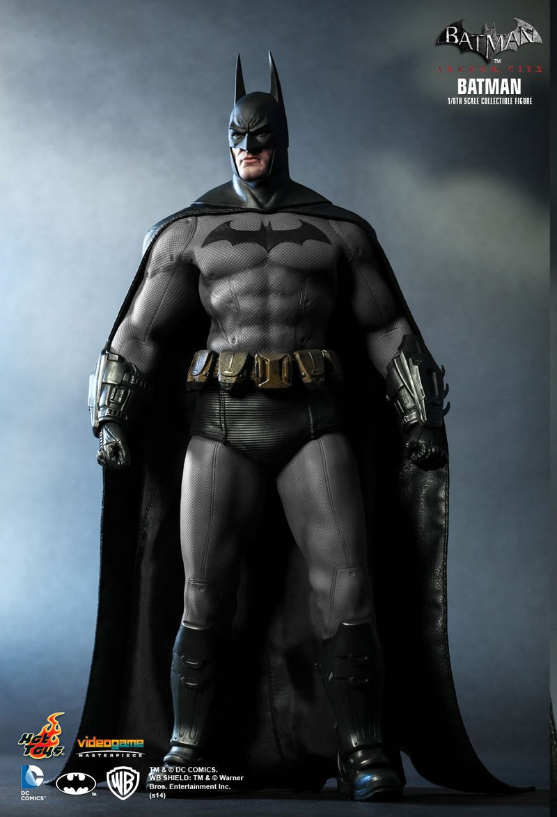 Load image into Gallery viewer, Arkham City - Batman - Batclaw w/Interchangeable Hook
