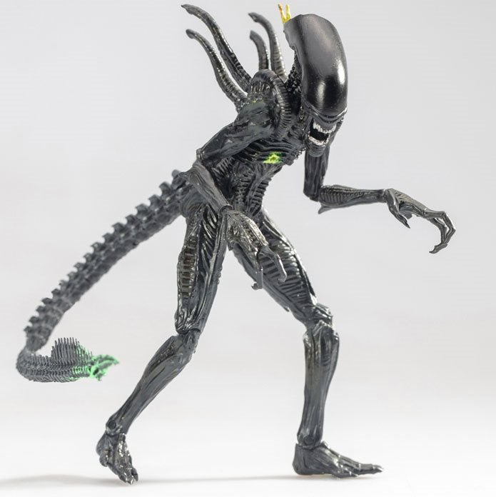 Load image into Gallery viewer, 1/18 - AVP Temple Guard Predator &amp; Blowout Alien Warrior - MINT IN BOX
