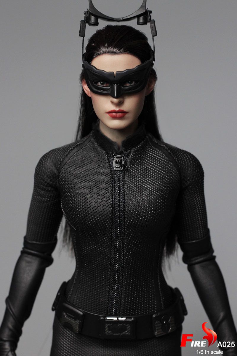 Load image into Gallery viewer, The Dark Knight - Catwoman - Black Pistol
