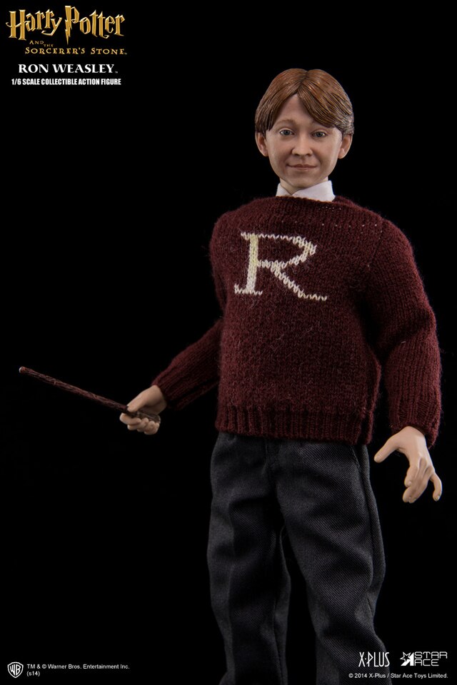 Load image into Gallery viewer, Harry Potter - Ron Weasley - Holding Wand Hand Set w/Wand
