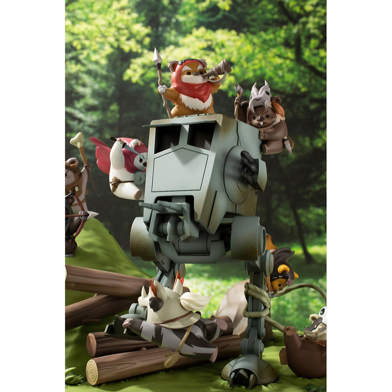 Load image into Gallery viewer, Other Scale - Battle of Endor Little Rebels Model Kit - MINT IN BOX
