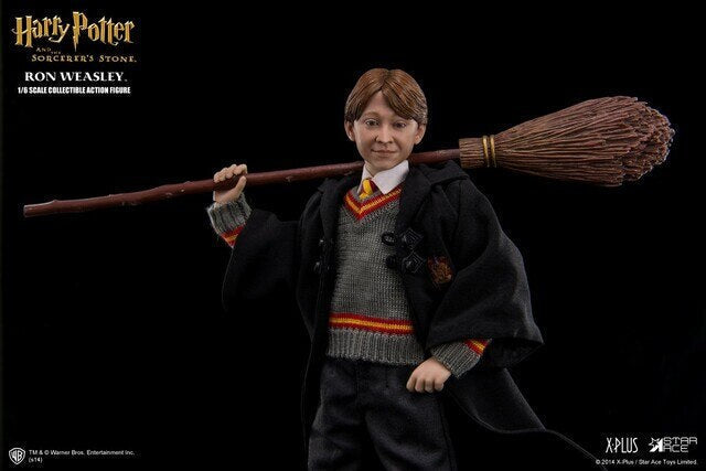 Load image into Gallery viewer, Harry Potter - Ron Weasley - Holding Wand Hand Set w/Wand
