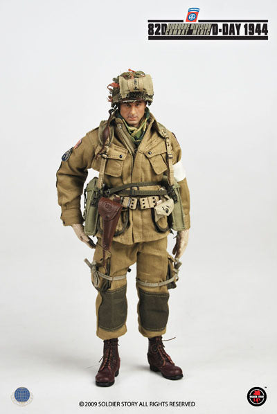 Load image into Gallery viewer, WWII - US 82nd Airborne Division Combat Medic D-Day - MINT IN BOX
