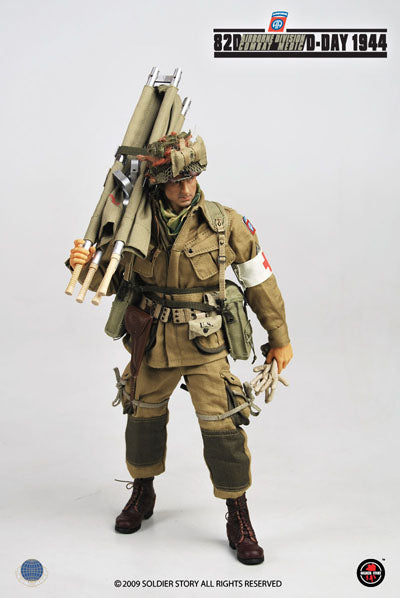 Load image into Gallery viewer, WWII - US 82nd Airborne Division Combat Medic D-Day - MINT IN BOX
