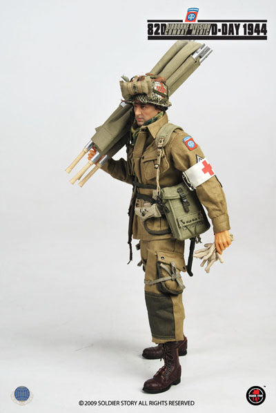 Load image into Gallery viewer, WWII - US 82nd Airborne Division Combat Medic D-Day - MINT IN BOX

