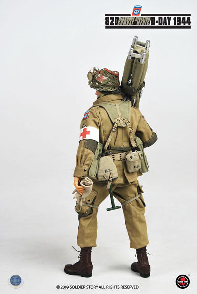 Load image into Gallery viewer, WWII - US 82nd Airborne Division Combat Medic D-Day - MINT IN BOX
