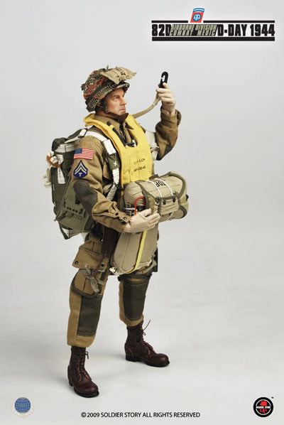 Load image into Gallery viewer, WWII - US 82nd Airborne Division Combat Medic D-Day - MINT IN BOX
