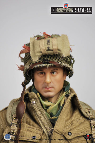 Load image into Gallery viewer, WWII - US 82nd Airborne Division Combat Medic D-Day - MINT IN BOX
