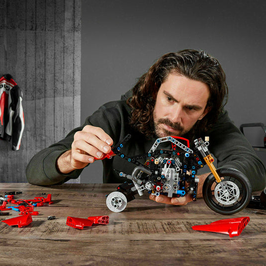 LEGO 1 6 Scale Technic Ducati Panigale V4 MINT IN BOX
