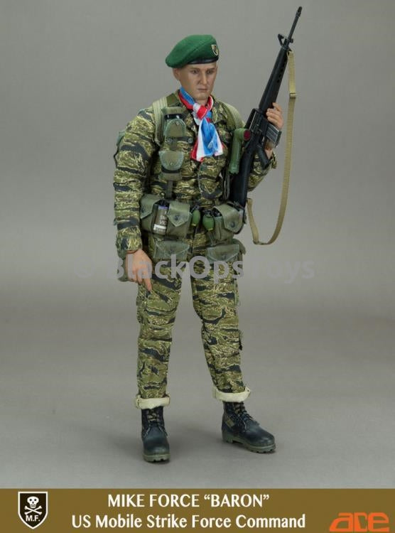 Load image into Gallery viewer, Ace Vietnam Mike Force &quot;Baron&quot; US Mobile Strike Force Command Complete Male Base Body
