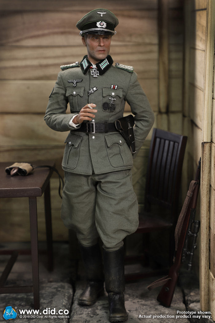 Load image into Gallery viewer, WWII - Stalingrad - Major Konig - Binoculars w/Sleeve &amp; Strap
