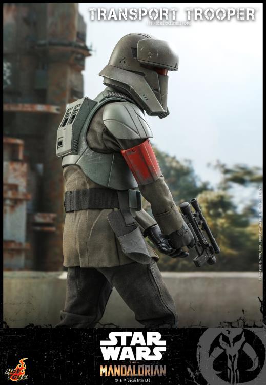 Load image into Gallery viewer, Star Wars - The Mandalorian - Transport Trooper - MINT IN BOX
