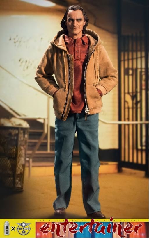 The Entertainer - Newspaper w/Tan Bag