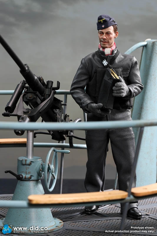 Load image into Gallery viewer, WWII - German Seaman - Black Binoculars w/Leather Like Strap
