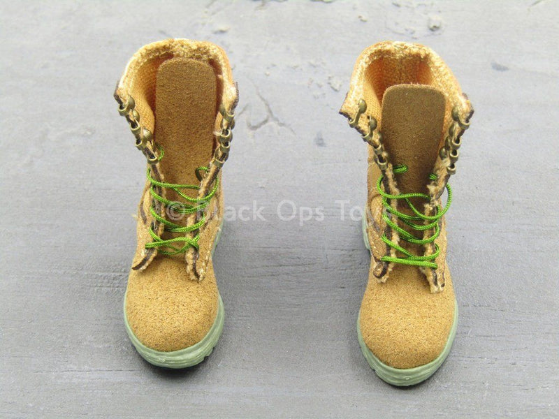 Load image into Gallery viewer, Female Soldier - Tan &amp; Green Boots (Foot Type)
