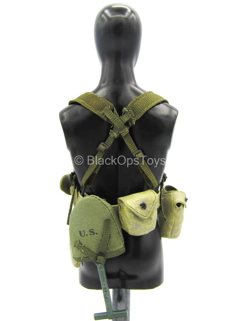Load image into Gallery viewer, WWII - 101st Airborne - Harness w/Equipment Set
