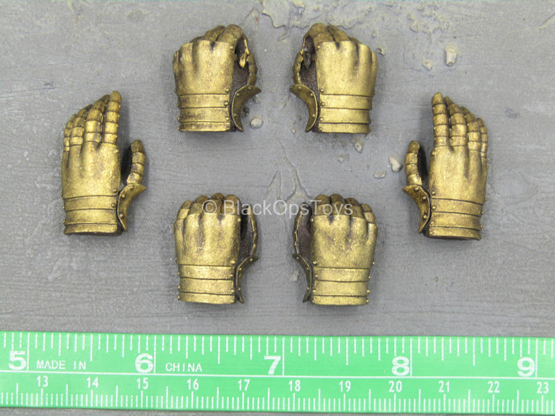 Load image into Gallery viewer, Knight Of Fire - Gold Ver. - Armored Gloved Hand Set

