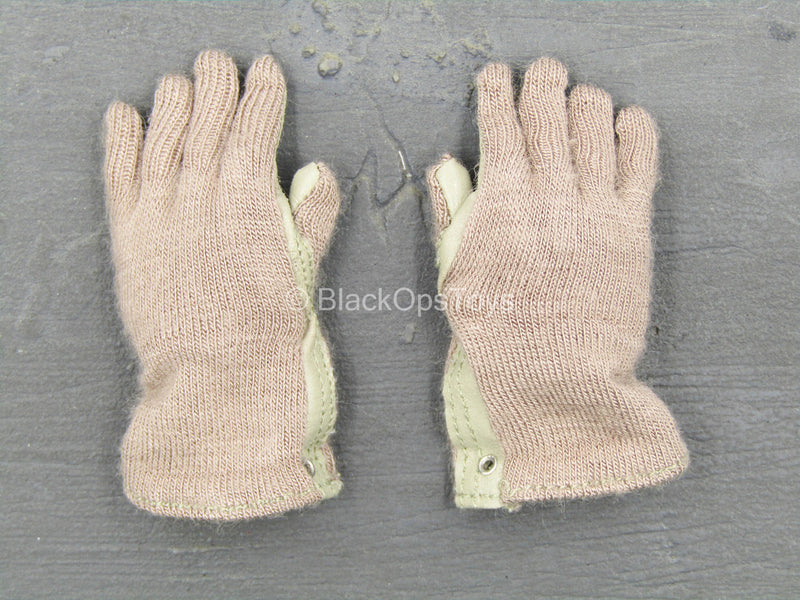 Load image into Gallery viewer, U.S. Marine Gear Set - Tan Gloved Hand Set (L&amp;R)
