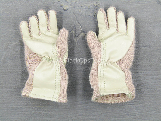 U.S. Marine Gear Set - Tan Gloved Hand Set (L&R)