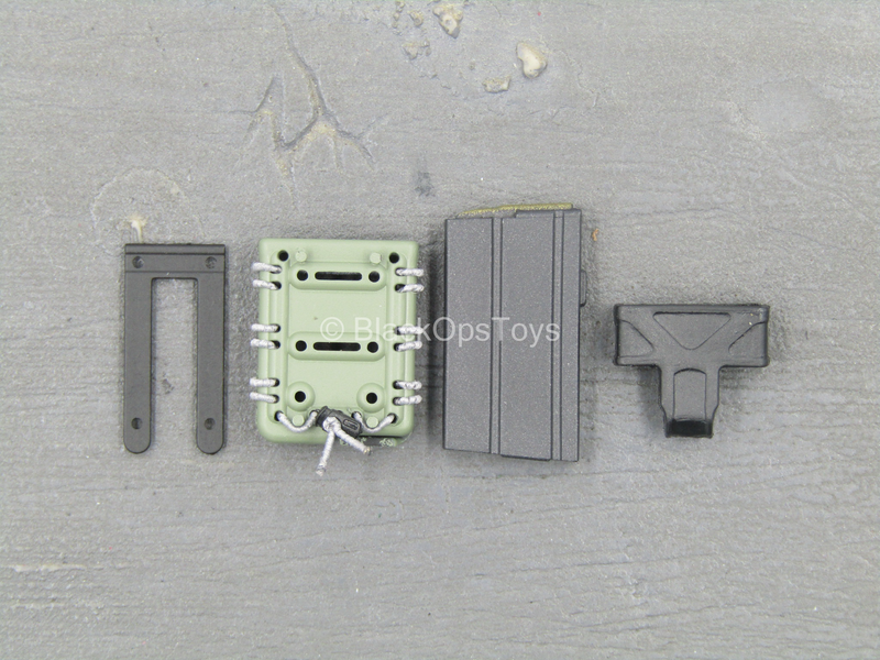 Load image into Gallery viewer, Doom's Day Kit - Green 7.62 MOLLE Fast Mag Holster w/7.62 Mag
