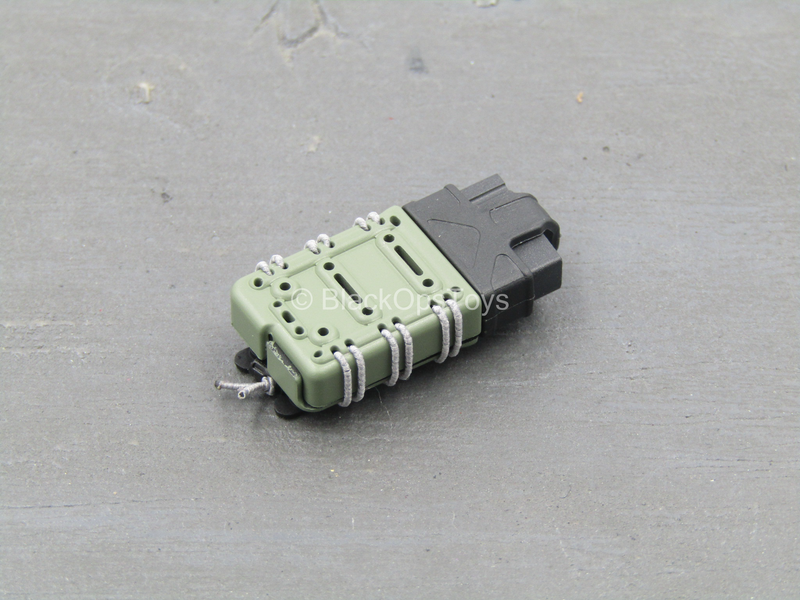 Load image into Gallery viewer, Doom's Day Kit - Green 7.62 MOLLE Fast Mag Holster w/7.62 Mag
