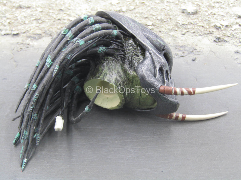 Load image into Gallery viewer, Tracker Predator - Male Yautja Head Sculpt w/Facemask
