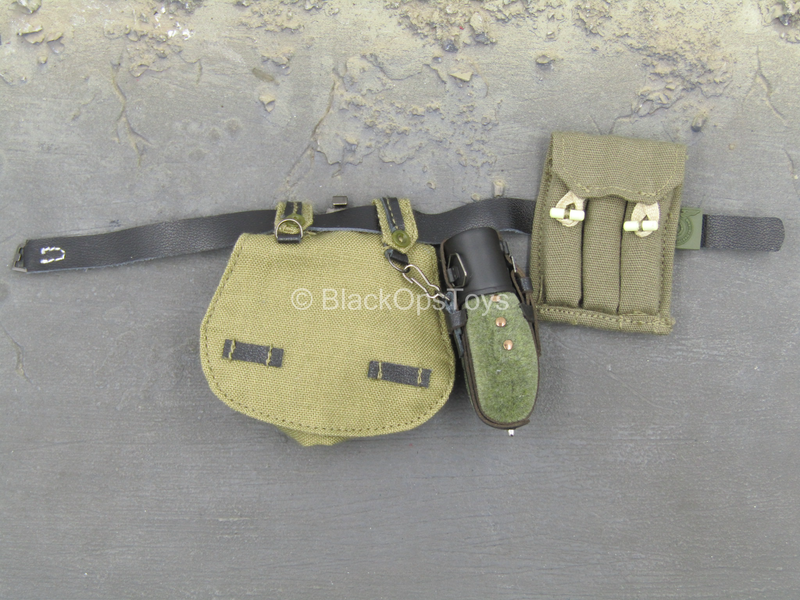 Load image into Gallery viewer, WWII - German Radio Operator - Black Belt w/Pouch Set
