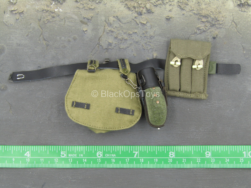 Load image into Gallery viewer, WWII - German Radio Operator - Black Belt w/Pouch Set
