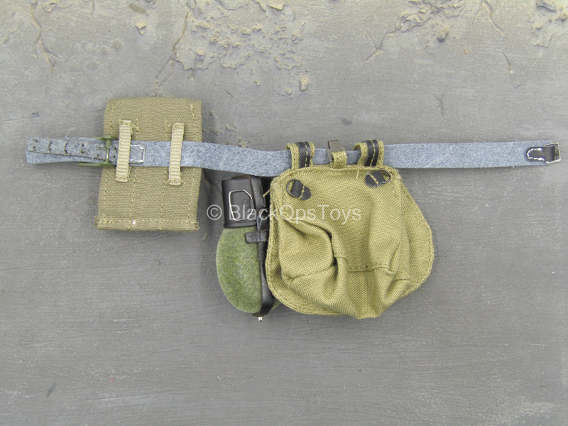 Load image into Gallery viewer, WWII - German Radio Operator - Black Belt w/Pouch Set
