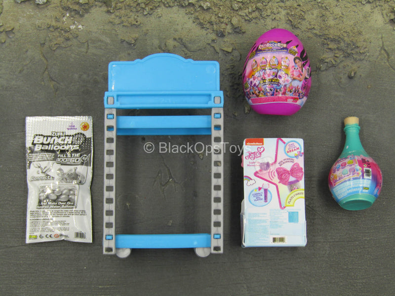 Load image into Gallery viewer, Cart w/Toy Set
