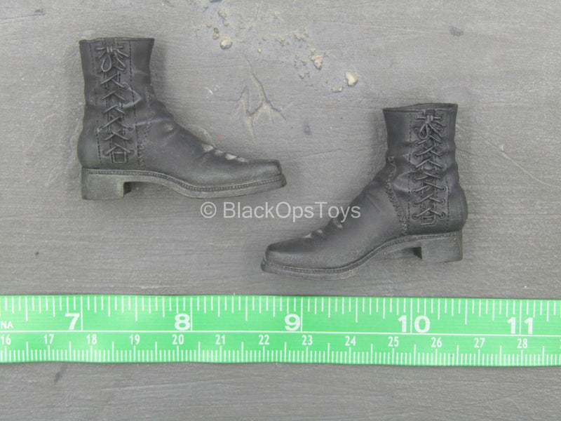 Load image into Gallery viewer, Sweeney Todd - Black Boots (Peg Type)
