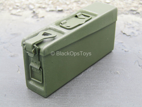 WWII - German MG 42 Gunner B - Green Ammo Case