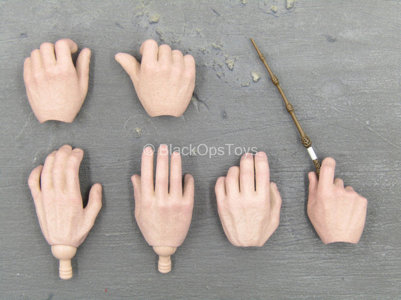 Load image into Gallery viewer, Fantastic Beasts - Gellert - Male Wand Hand Set (x6)

