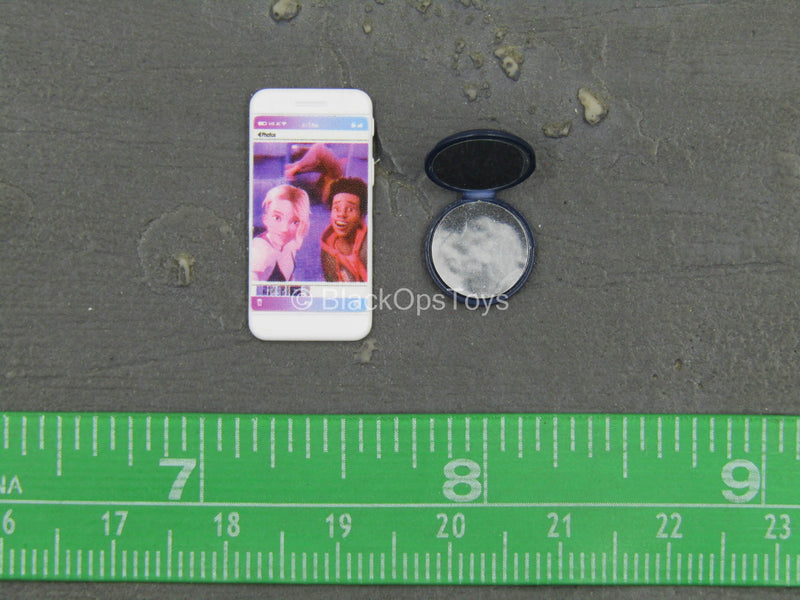 Load image into Gallery viewer, Gwen Stacey - Smartphone w/Hand Mirror
