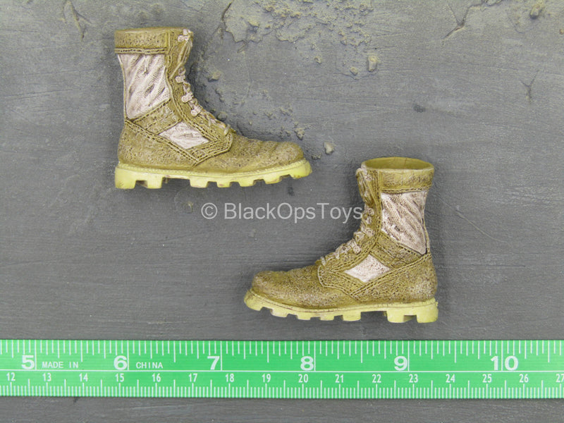 Load image into Gallery viewer, UNIFORM - Tan Combat Boots (Peg Type) Type 1
