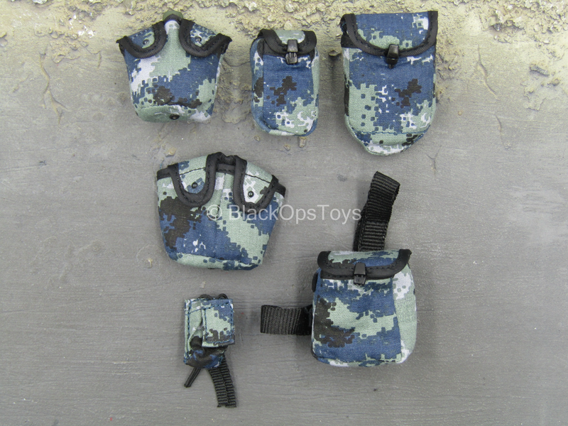 Load image into Gallery viewer, PLA Airborne Trooper - AF Type 07 Pixelated Pouch Set
