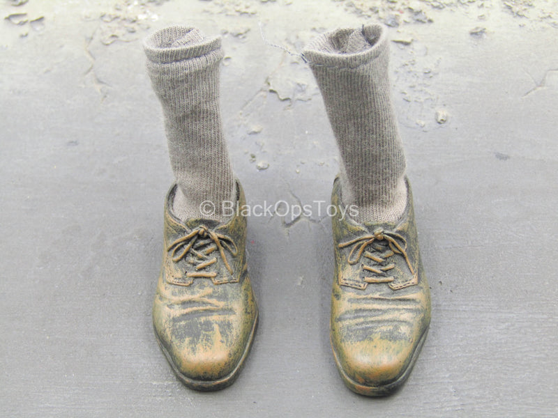 Load image into Gallery viewer, Léon The Professional - Weathered Shoes w/Socks (Peg Type)
