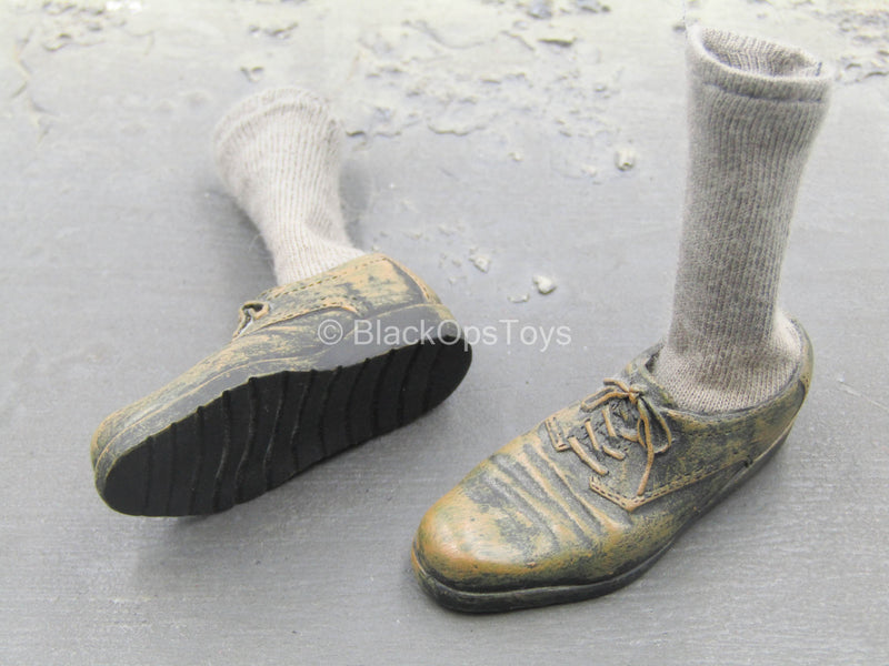 Load image into Gallery viewer, Léon The Professional - Weathered Shoes w/Socks (Peg Type)
