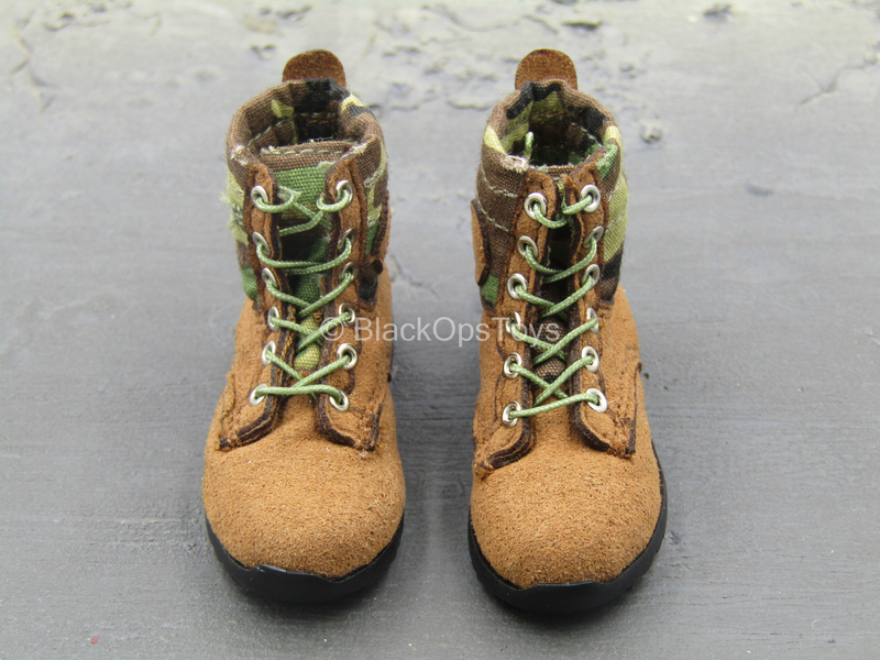 Load image into Gallery viewer, PLA Airborne Trooper - Brown Boots w/Woodland Ankles (Foot Type)
