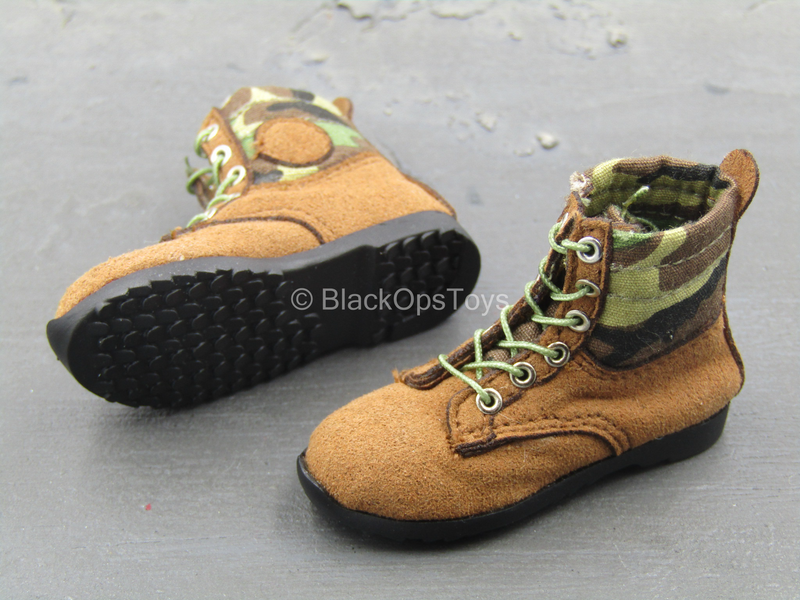 Load image into Gallery viewer, PLA Airborne Trooper - Brown Boots w/Woodland Ankles (Foot Type)
