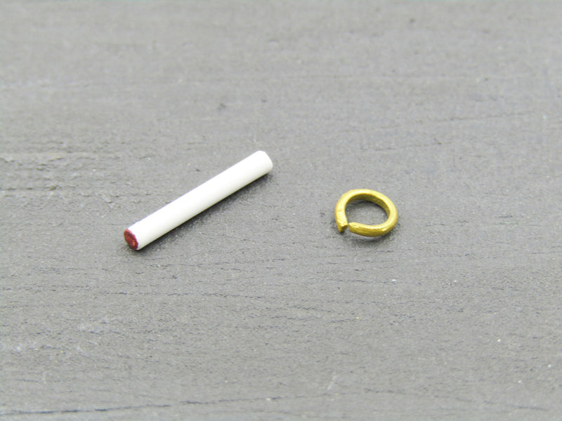 Load image into Gallery viewer, Chicago Gangster - Michael - Gold Colored Ring &amp; Cigarette Set
