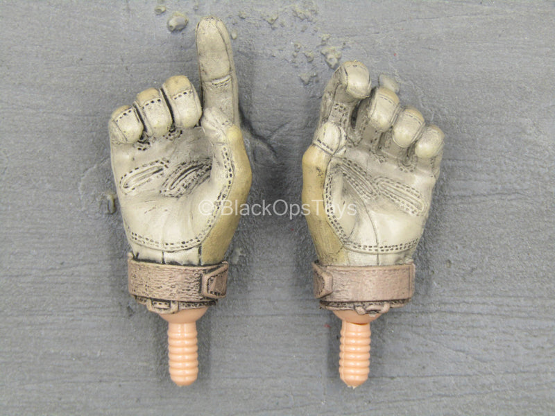 Load image into Gallery viewer, USAF CCT - Tan Gloved Right Trigger Hand Set
