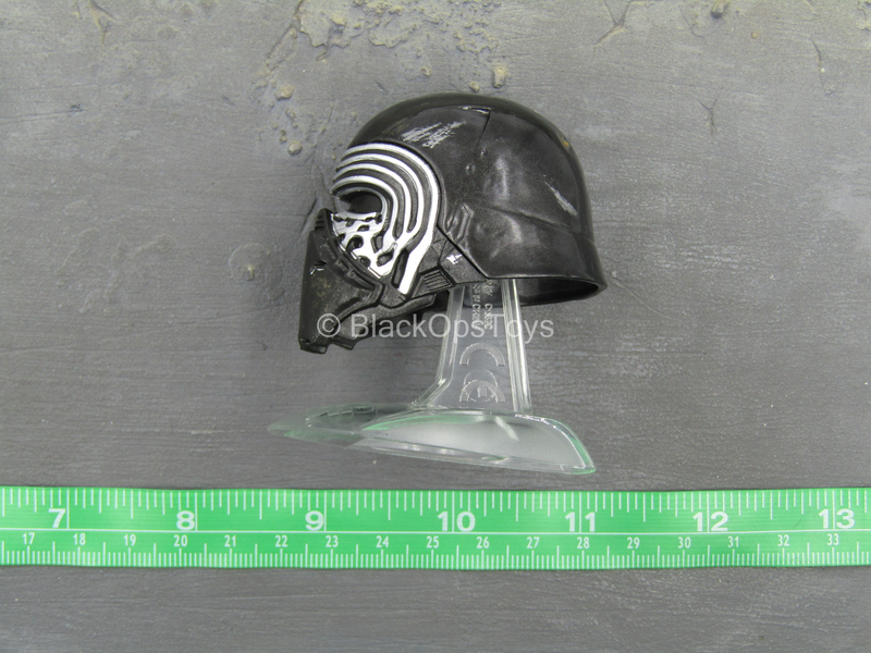 Load image into Gallery viewer, Star Wars - Metal &quot;Kylo Ren&quot; Helmet On Stand

