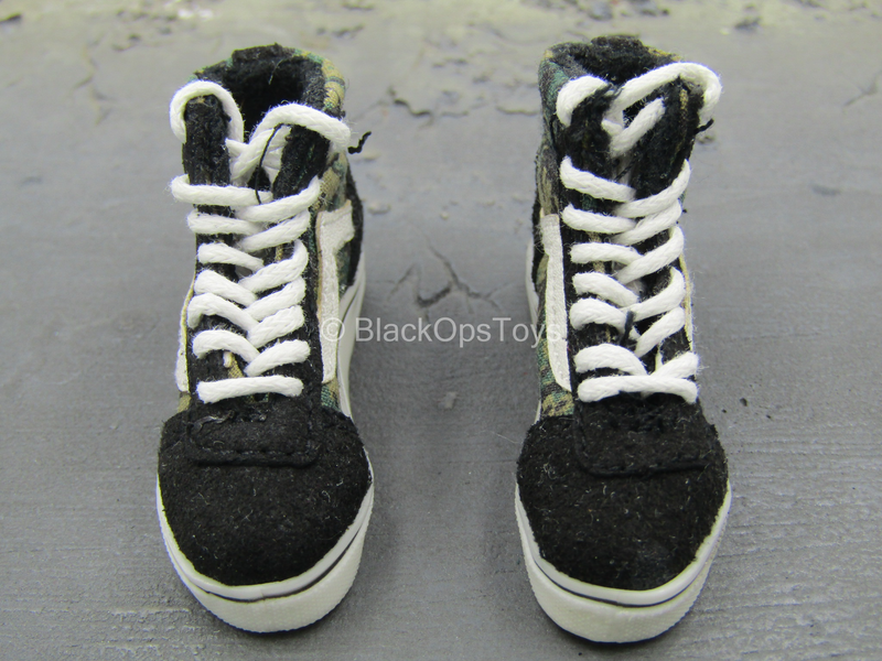 Load image into Gallery viewer, SK8 Shoes - Black &amp; Woodland Marpat (Foot Type)
