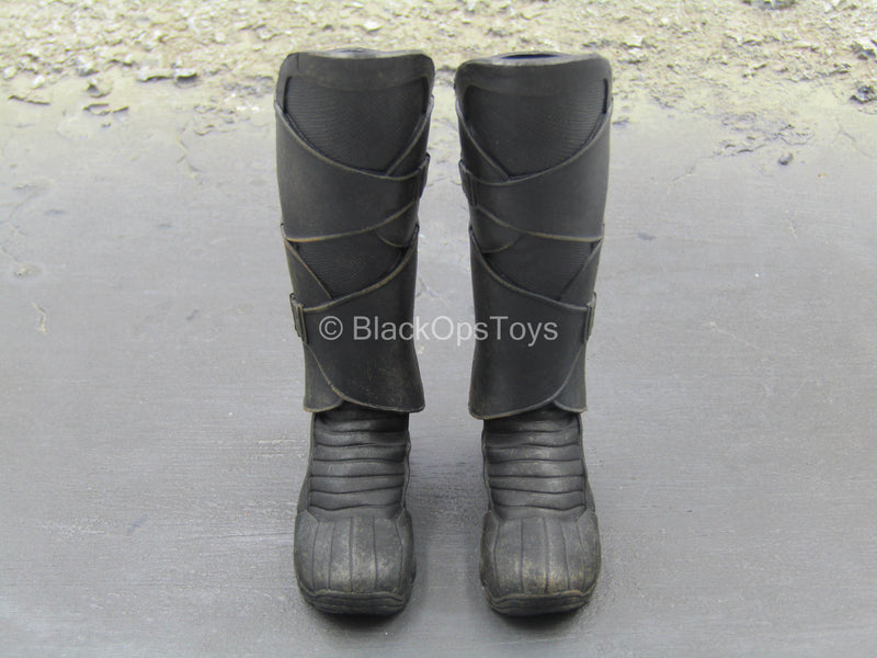 Load image into Gallery viewer, Galaxy Warlord - Black Boots w/Greaves (Peg Type)
